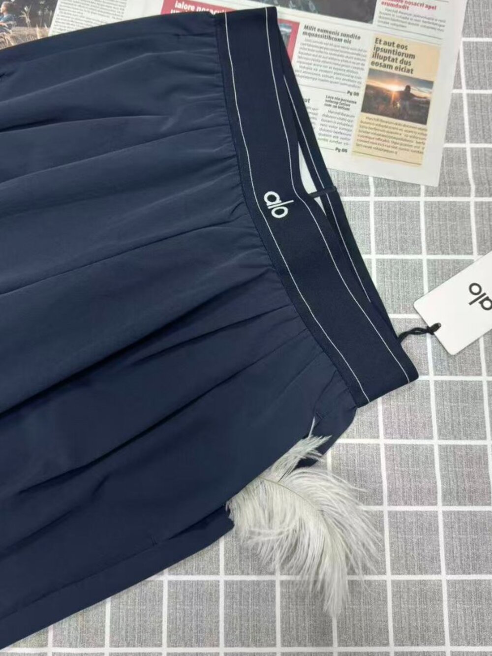 Never Worn Navy ALO Yoga Suit Up Trouser (Regular 30" Inseam)🎉 - Picture 5 of 9